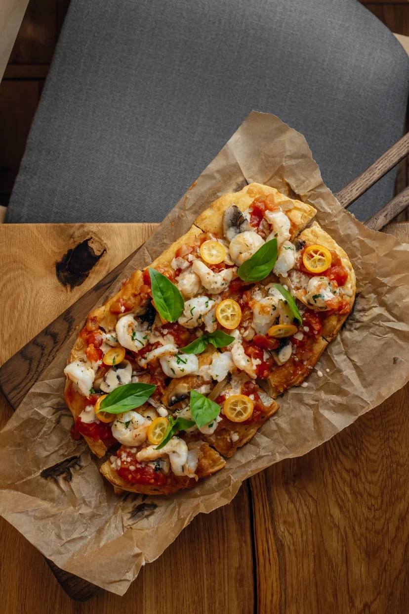 Наблюдать за тем, как меняется город, для нас особое удовольствие. Вчера в старинном купеческом особняке в самом центре Владимира, на Девической, открылось новое гастробистро