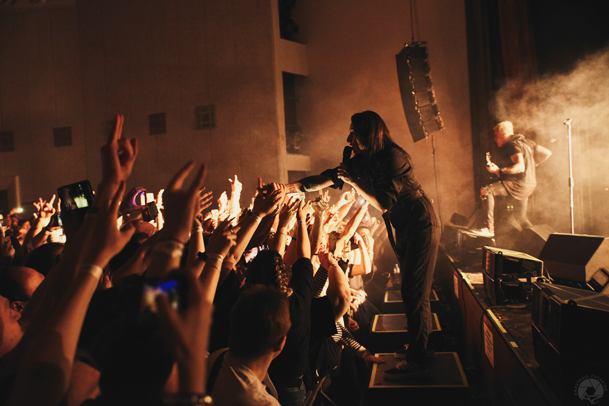 8 апреля стены владимирского Art Hall сотрясли звуки истинного альтернативного рока. Главным «виновником» этого стала группа LOUNA.