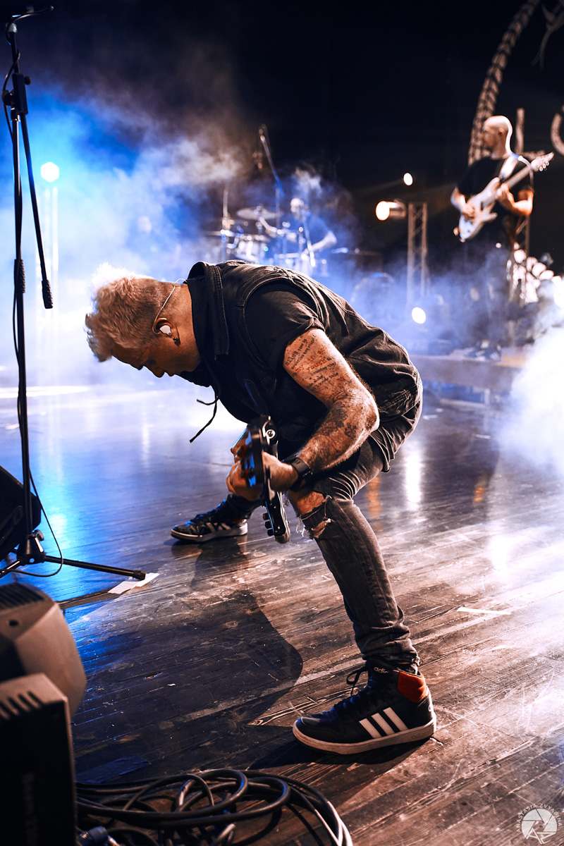 8 апреля стены владимирского Art Hall сотрясли звуки истинного альтернативного рока. Главным «виновником» этого стала группа LOUNA.