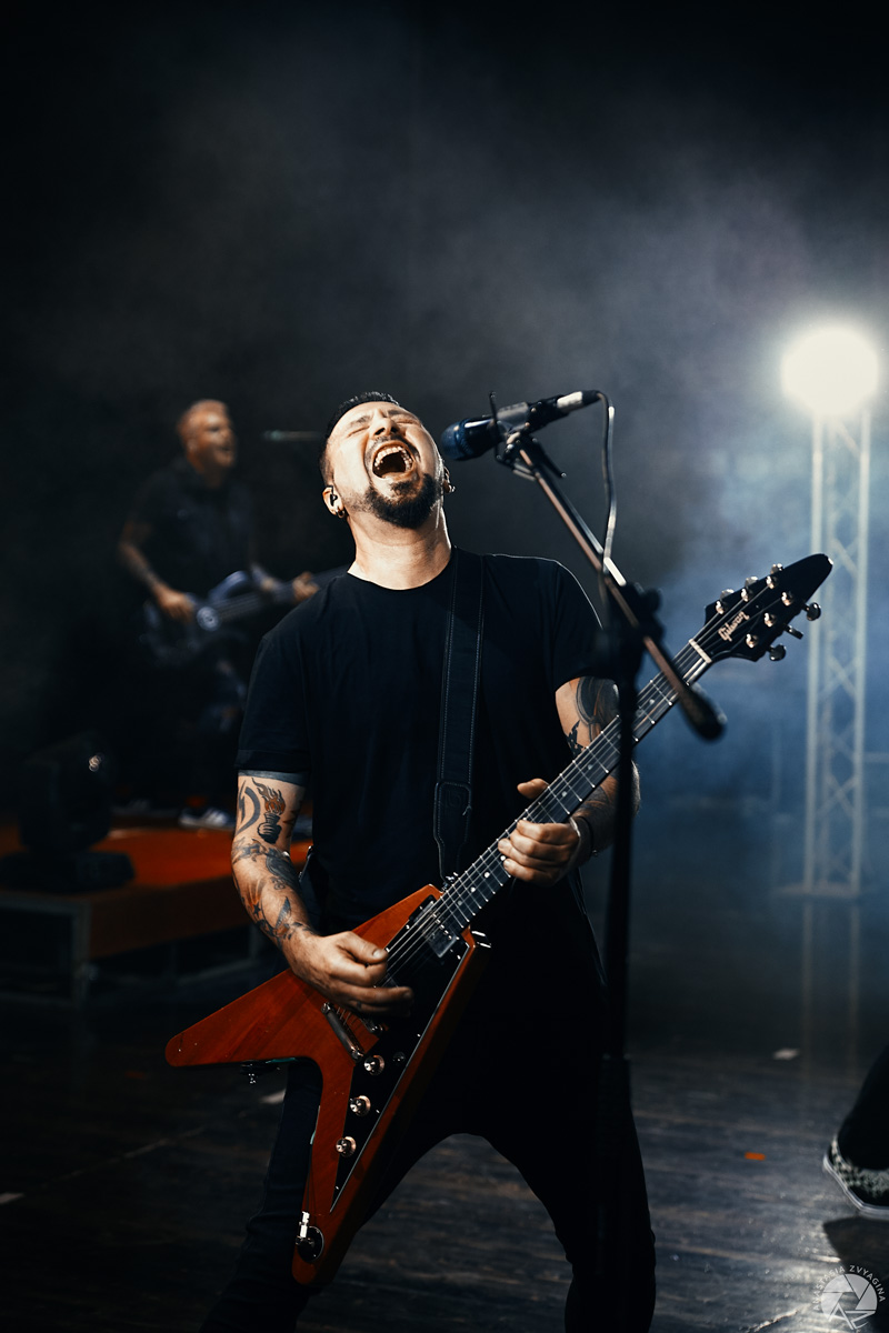 8 апреля стены владимирского Art Hall сотрясли звуки истинного альтернативного рока. Главным «виновником» этого стала группа LOUNA.