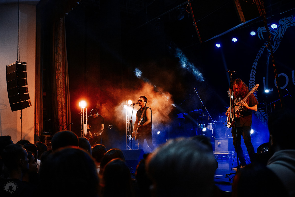 8 апреля стены владимирского Art Hall сотрясли звуки истинного альтернативного рока. Главным «виновником» этого стала группа LOUNA.