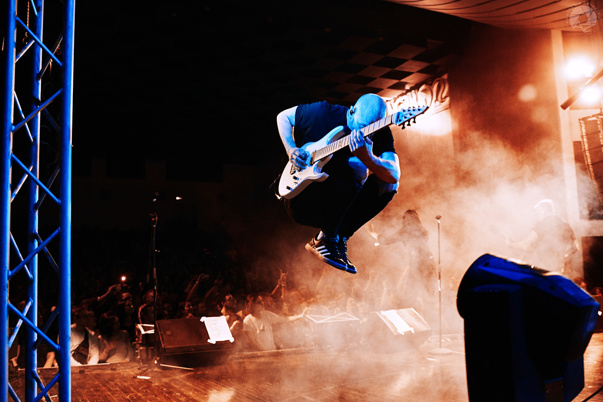 8 апреля стены владимирского Art Hall сотрясли звуки истинного альтернативного рока. Главным «виновником» этого стала группа LOUNA.