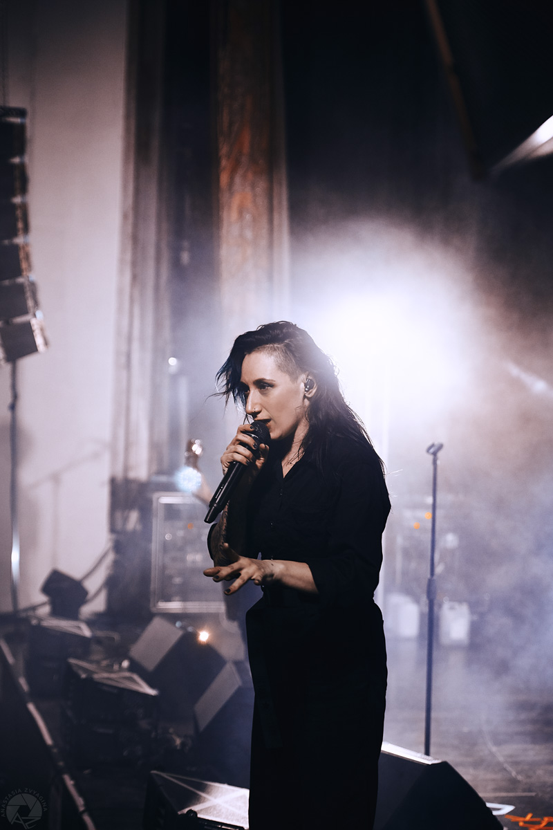 8 апреля стены владимирского Art Hall сотрясли звуки истинного альтернативного рока. Главным «виновником» этого стала группа LOUNA.