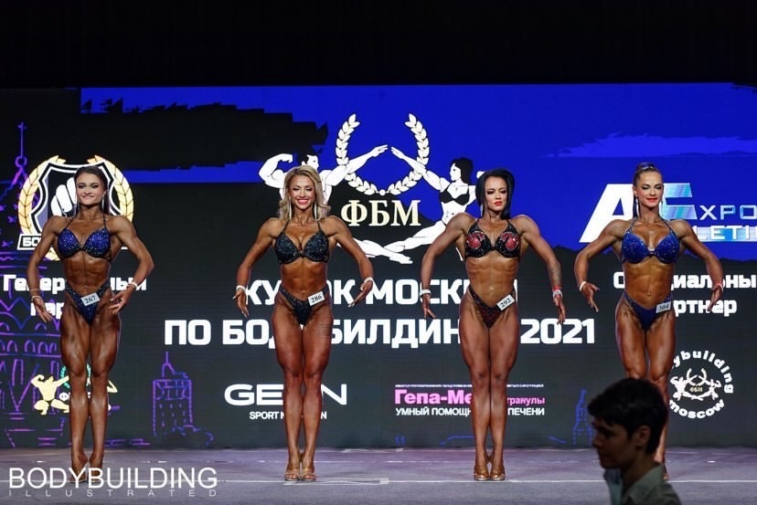 Позади у Надежды Афанасьевой 10 недель тяжелых тренировок и строгих диет, но полученный результат стоил того - владимирский тренер победила сразу в трех категориях на Кубке Москвы по бодибилдингу 2021!