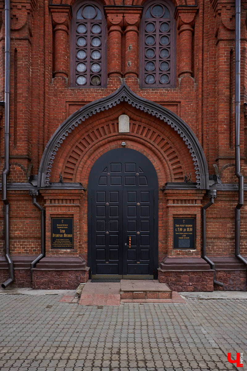 Немногочисленная, но такая яркая эклектика в архитектуре Владимира: топ-3 главных образца 19-го века и их отличительные особенности озвучила член Союза архитекторов России Людмила Басманова.