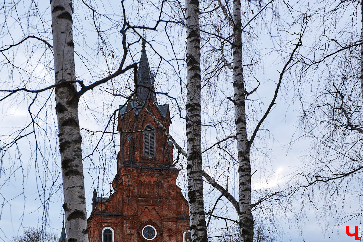 Немногочисленная, но такая яркая эклектика в архитектуре Владимира: топ-3 главных образца 19-го века и их отличительные особенности озвучила член Союза архитекторов России Людмила Басманова.