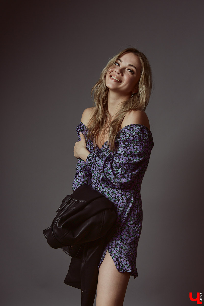 Сменила скучный дресс-код на повседневный кэжуал: стилист по прическам Виктория Черкунова представила нашему изданию свои любимые образы.