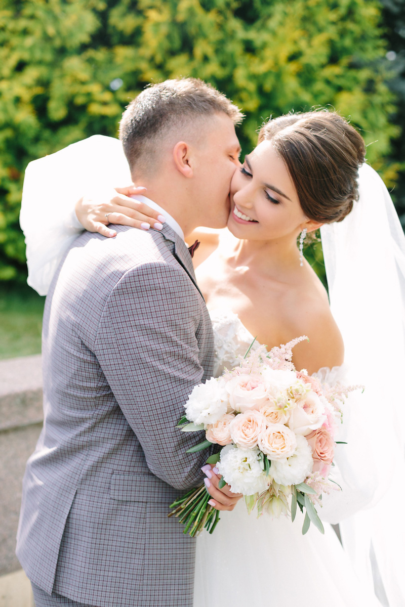 Стиль всегда кроется в мелочах. Свадьбы – не исключение, именно детали определяют, насколько продумано и гармонично ваше мероприятие. Вот почему им нужно уделить особое внимание.