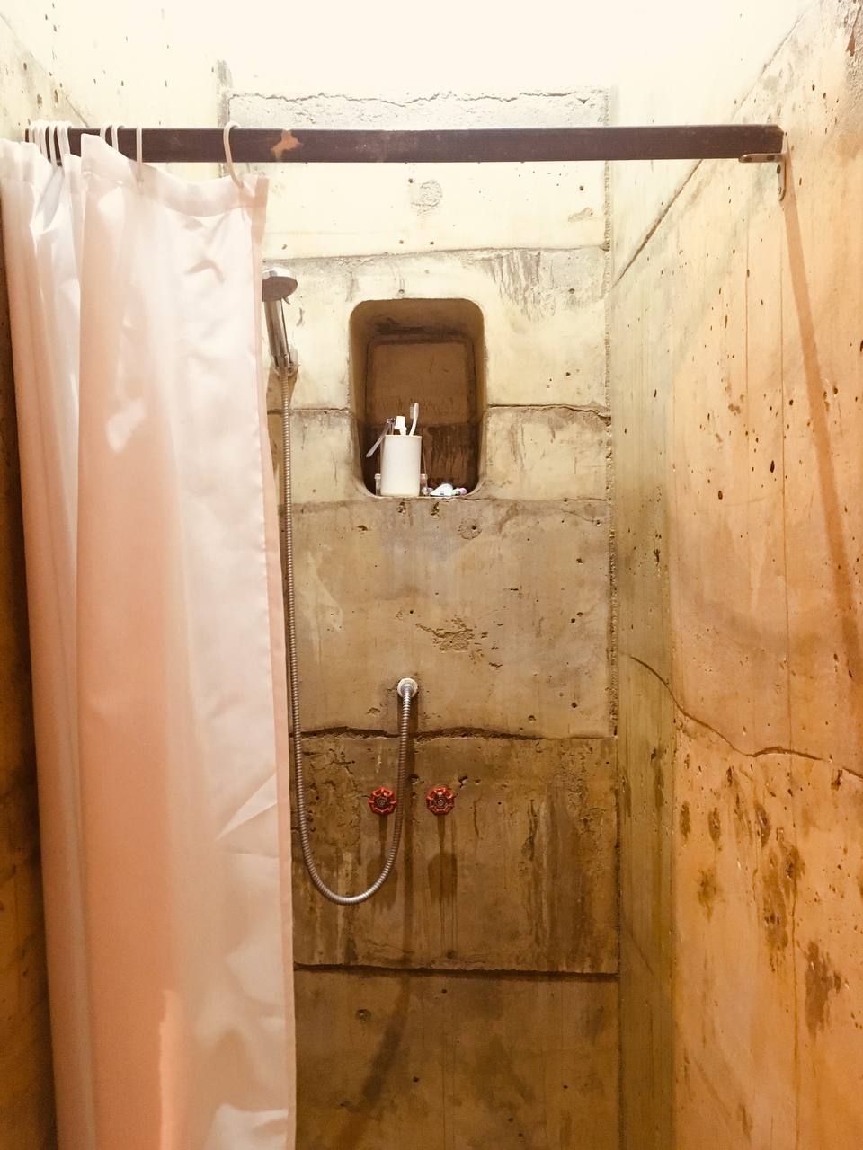 Владимирский мастер на все руки Сергей Кипер осуществил свою мечту: теперь он живет в самом центре города в лофт-квартире. Самостоятельная «настройка» отопления, канализации и водопровода — во сколько обошелся «ремонт по наитию»?