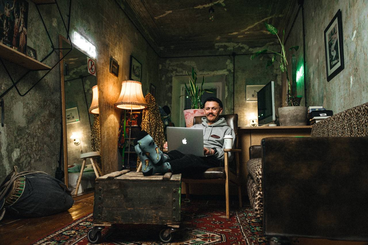 Владимирский мастер на все руки Сергей Кипер осуществил свою мечту: теперь он живет в самом центре города в лофт-квартире. Самостоятельная «настройка» отопления, канализации и водопровода — во сколько обошелся «ремонт по наитию»?