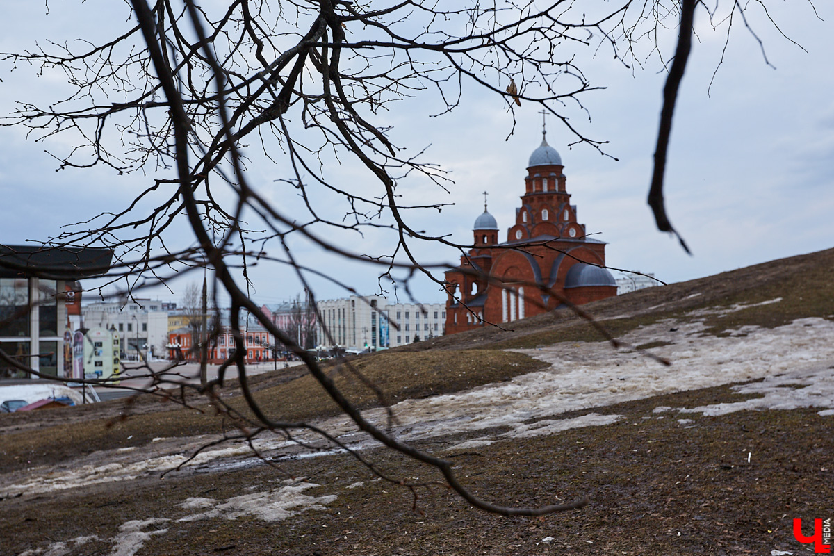 Только мы обрадовались летним температурам, посыпались на улицы, впопыхах схватив кто солнечные очки, а кто даже крем для загара, так нате вам, пожалуйста, рекордная апрельская жара на этой неделе пойдет на спад.
