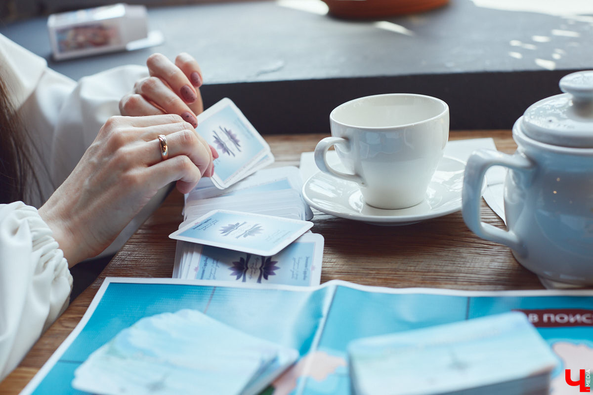 Настолки - это не всегда просто приятный досуг. Бывают еще и трансформационные игры. Участвуя в них, люди прорабатывают свои внутренние проблемы. Как это происходит, объяснила психолог Мария Точина.