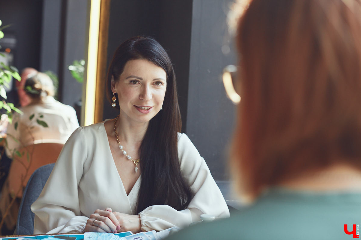 Настолки - это не всегда просто приятный досуг. Бывают еще и трансформационные игры. Участвуя в них, люди прорабатывают свои внутренние проблемы. Как это происходит, объяснила психолог Мария Точина.