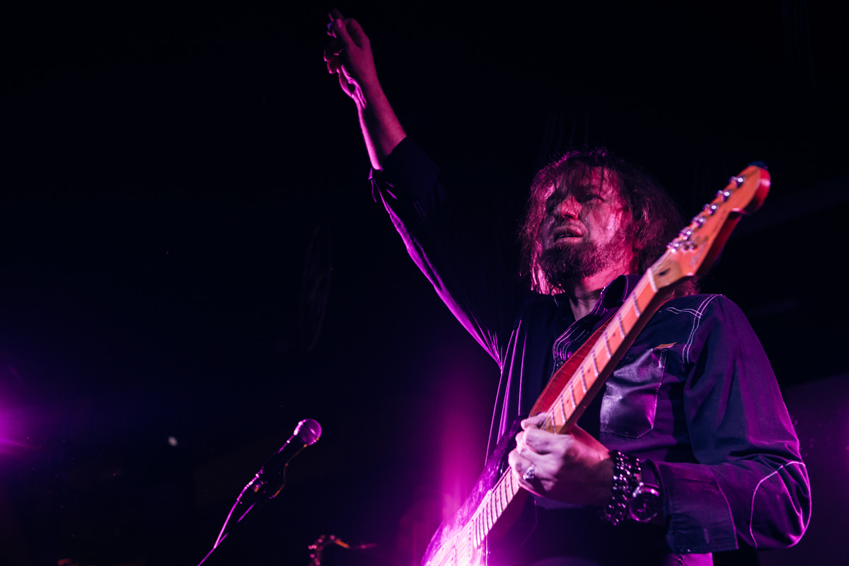 15 апреля для поклонников владимирских героев рока «Рекорд Оркестр» - дата особенная. Именно сегодня на всех музыкальных интернет-площадках стал доступен новый альбом группы «Мир самых добрых людей». О нем-то мы и поговорили с Алексеем Барышевым и Тимофеем Копыловым.