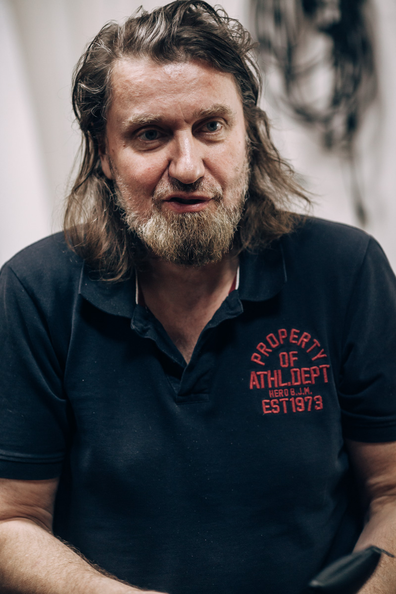 15 апреля для поклонников владимирских героев рока «Рекорд Оркестр» - дата особенная. Именно сегодня на всех музыкальных интернет-площадках стал доступен новый альбом группы «Мир самых добрых людей». О нем-то мы и поговорили с Алексеем Барышевым и Тимофеем Копыловым.