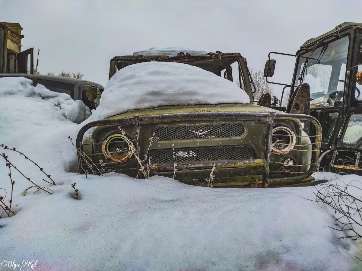 Блогер Ольга Кот осмотрела и сфотографировала заброшенные военные медицинские склады в селе Кузьмино Собинского района. Кадрами оттуда она поделилась с нами.