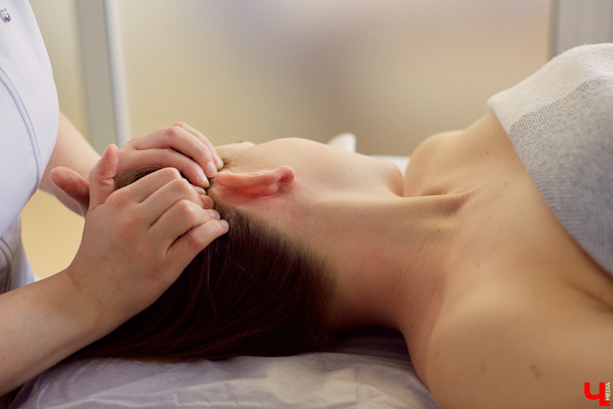 Подтягиваем овал лица, убираем отечность и круги под глазами: все это можно получить после глубокотканного массажа. В чем суть, каковы рекомендации и «бьюти-последствия» процедуры, разбирались вместе с косметологом-эстетистом.