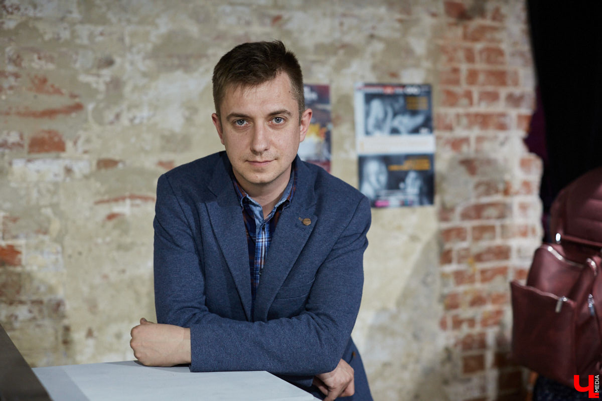 История разваливающейся любви, знакомая каждому. Откровения владимирских актеров в пьесе Ивана Вырыпаева «Солнечная линия».