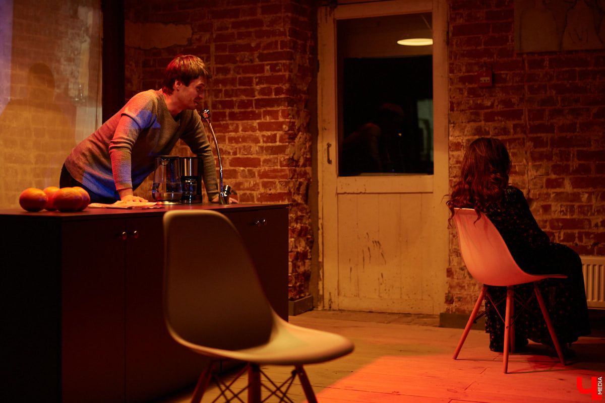 История разваливающейся любви, знакомая каждому. Откровения владимирских актеров в пьесе Ивана Вырыпаева «Солнечная линия».