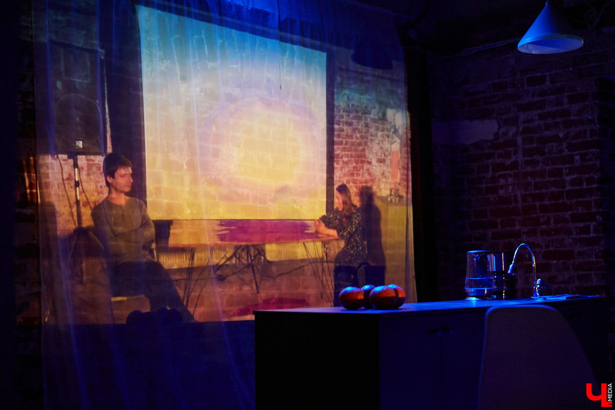 История разваливающейся любви, знакомая каждому. Откровения владимирских актеров в пьесе Ивана Вырыпаева «Солнечная линия».