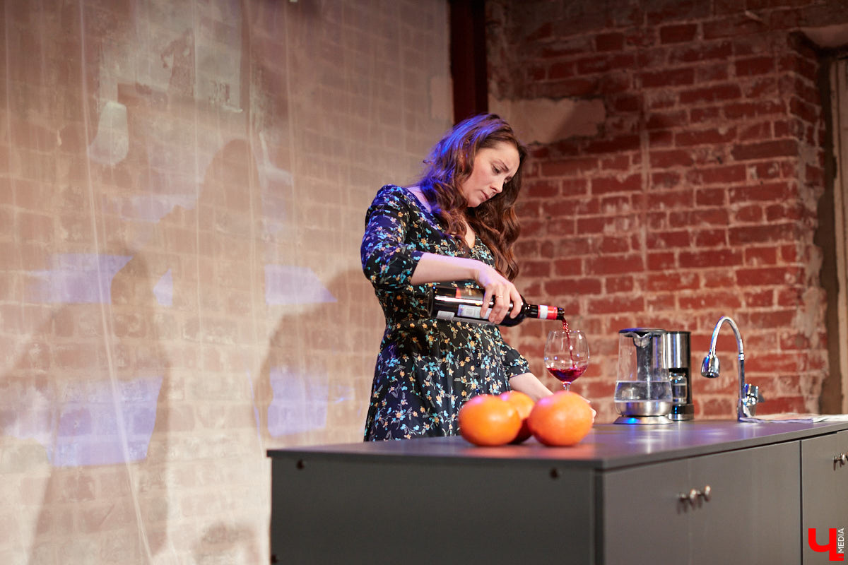 История разваливающейся любви, знакомая каждому. Откровения владимирских актеров в пьесе Ивана Вырыпаева «Солнечная линия».