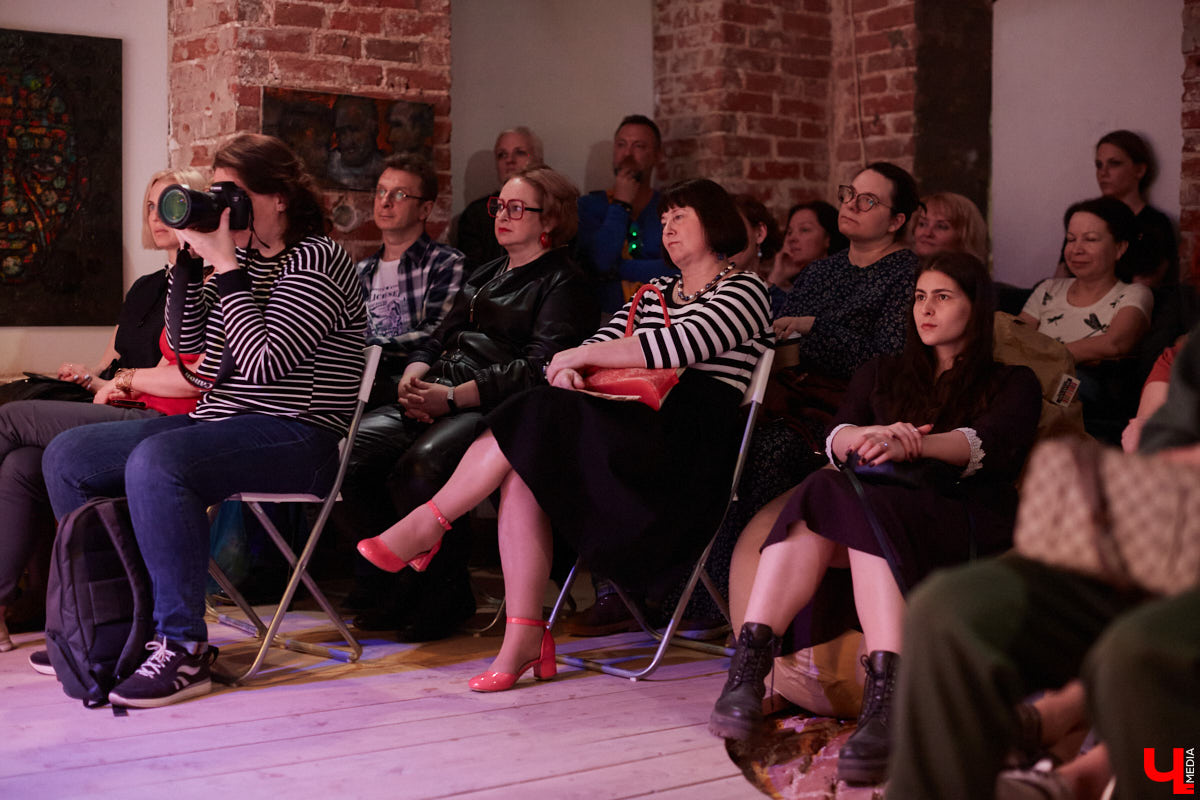 История разваливающейся любви, знакомая каждому. Откровения владимирских актеров в пьесе Ивана Вырыпаева «Солнечная линия».