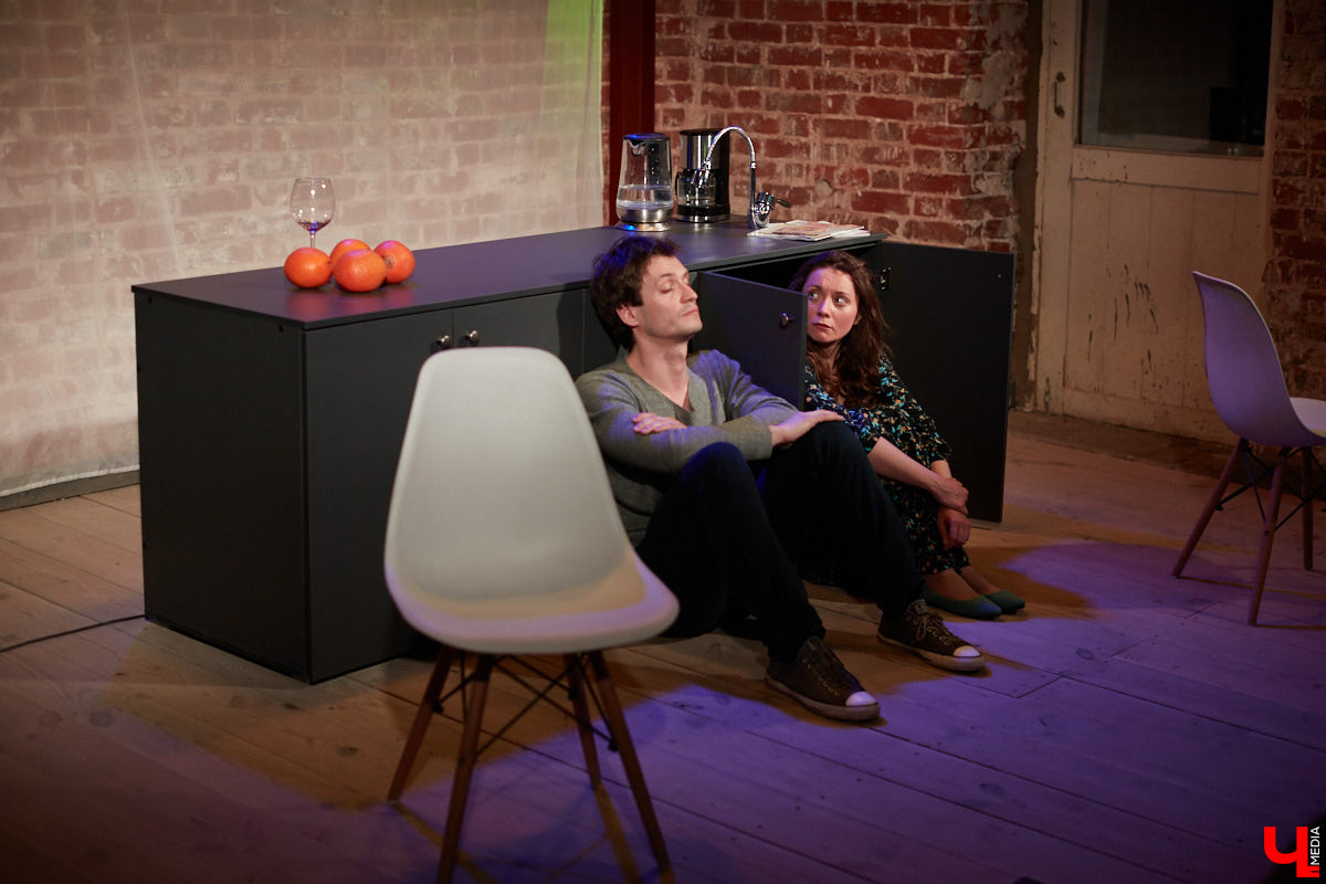 История разваливающейся любви, знакомая каждому. Откровения владимирских актеров в пьесе Ивана Вырыпаева «Солнечная линия».