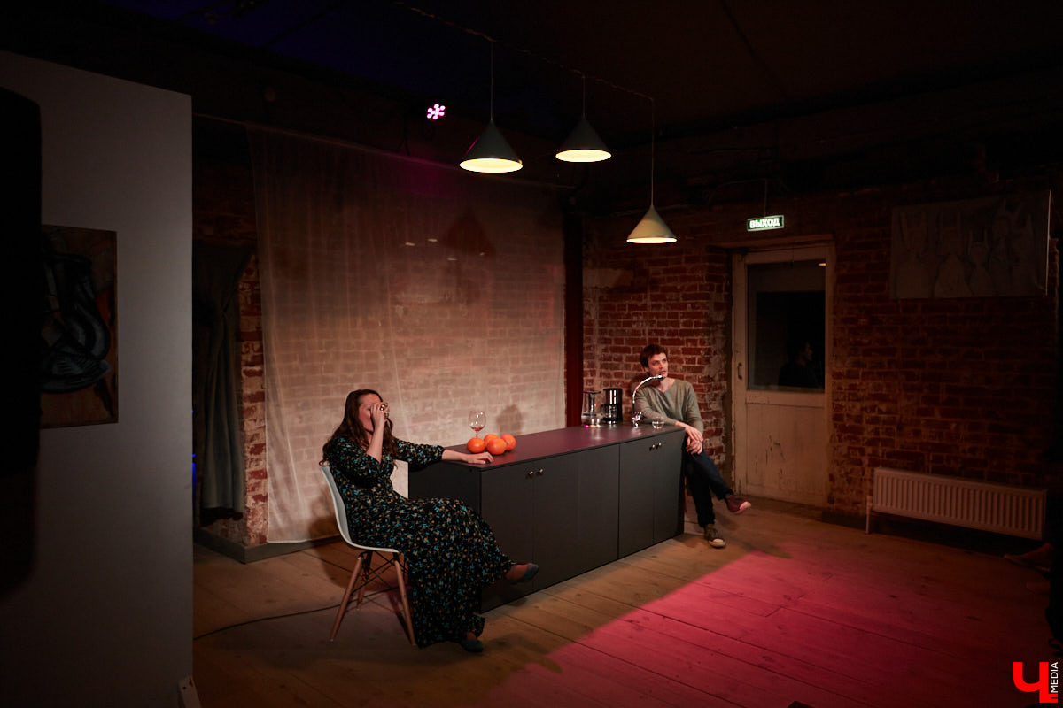 История разваливающейся любви, знакомая каждому. Откровения владимирских актеров в пьесе Ивана Вырыпаева «Солнечная линия».