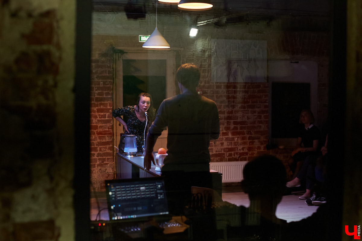 История разваливающейся любви, знакомая каждому. Откровения владимирских актеров в пьесе Ивана Вырыпаева «Солнечная линия».