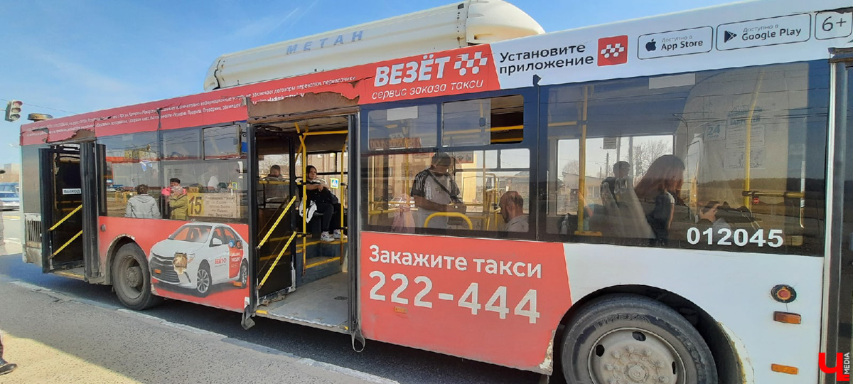 Утро понедельника могло быть очень хмурым. АДМ, перевозчик, отвечающий за 15 маршрутов, грозился резко свернуть работу. Но транспорт все же вышел. Мы порадовались, а заодно оценили качество автобусов в нашем городе.