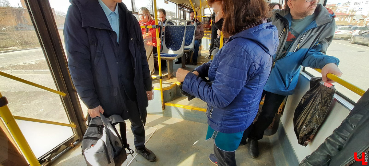 Утро понедельника могло быть очень хмурым. АДМ, перевозчик, отвечающий за 15 маршрутов, грозился резко свернуть работу. Но транспорт все же вышел. Мы порадовались, а заодно оценили качество автобусов в нашем городе.