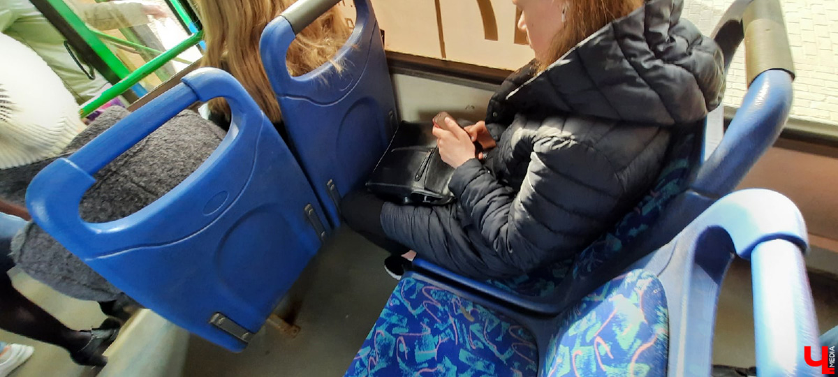 Утро понедельника могло быть очень хмурым. АДМ, перевозчик, отвечающий за 15 маршрутов, грозился резко свернуть работу. Но транспорт все же вышел. Мы порадовались, а заодно оценили качество автобусов в нашем городе.