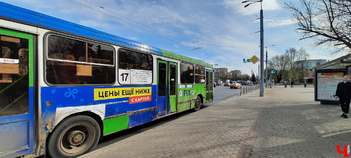 Утро понедельника могло быть очень хмурым. АДМ, перевозчик, отвечающий за 15 маршрутов, грозился резко свернуть работу. Но транспорт все же вышел. Мы порадовались, а заодно оценили качество автобусов в нашем городе.