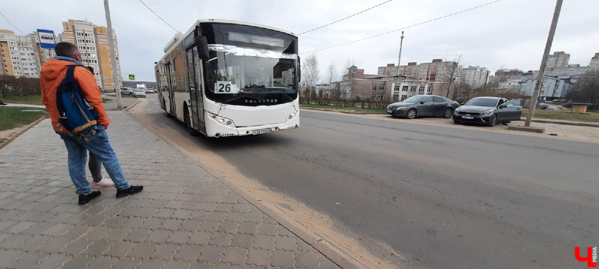 Утро понедельника могло быть очень хмурым. АДМ, перевозчик, отвечающий за 15 маршрутов, грозился резко свернуть работу. Но транспорт все же вышел. Мы порадовались, а заодно оценили качество автобусов в нашем городе.