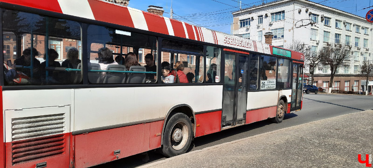 Утро понедельника могло быть очень хмурым. АДМ, перевозчик, отвечающий за 15 маршрутов, грозился резко свернуть работу. Но транспорт все же вышел. Мы порадовались, а заодно оценили качество автобусов в нашем городе.