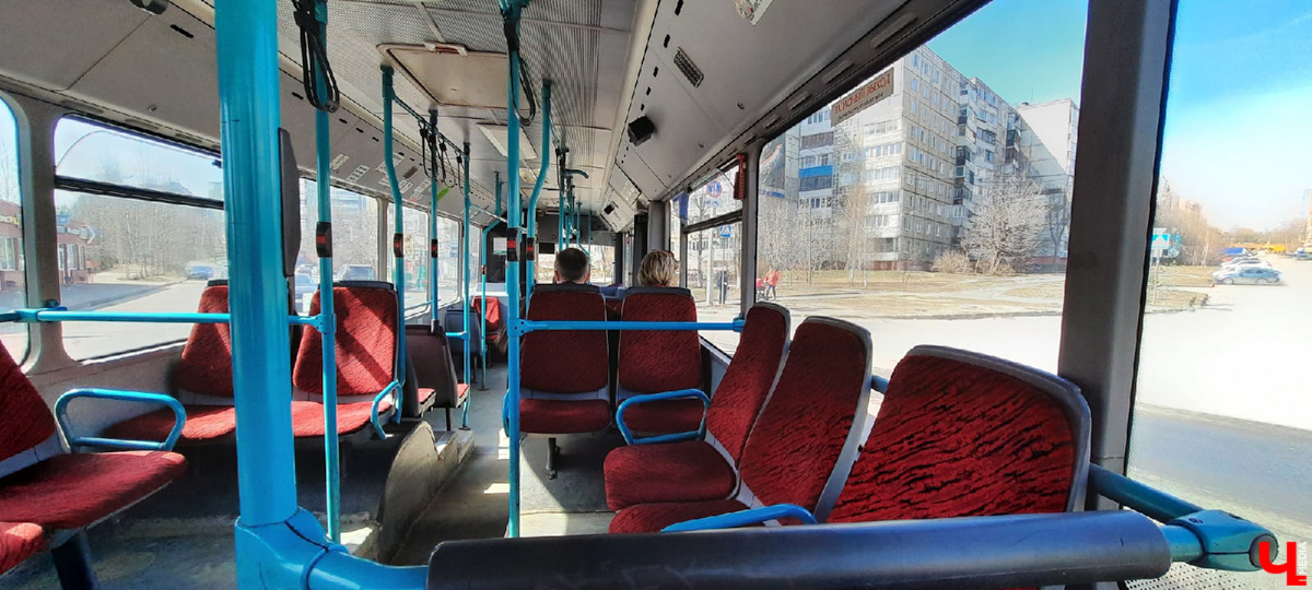 Утро понедельника могло быть очень хмурым. АДМ, перевозчик, отвечающий за 15 маршрутов, грозился резко свернуть работу. Но транспорт все же вышел. Мы порадовались, а заодно оценили качество автобусов в нашем городе.