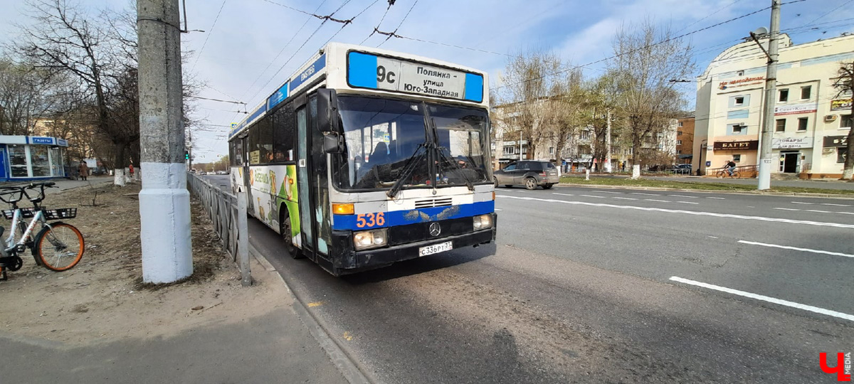 Утро понедельника могло быть очень хмурым. АДМ, перевозчик, отвечающий за 15 маршрутов, грозился резко свернуть работу. Но транспорт все же вышел. Мы порадовались, а заодно оценили качество автобусов в нашем городе.