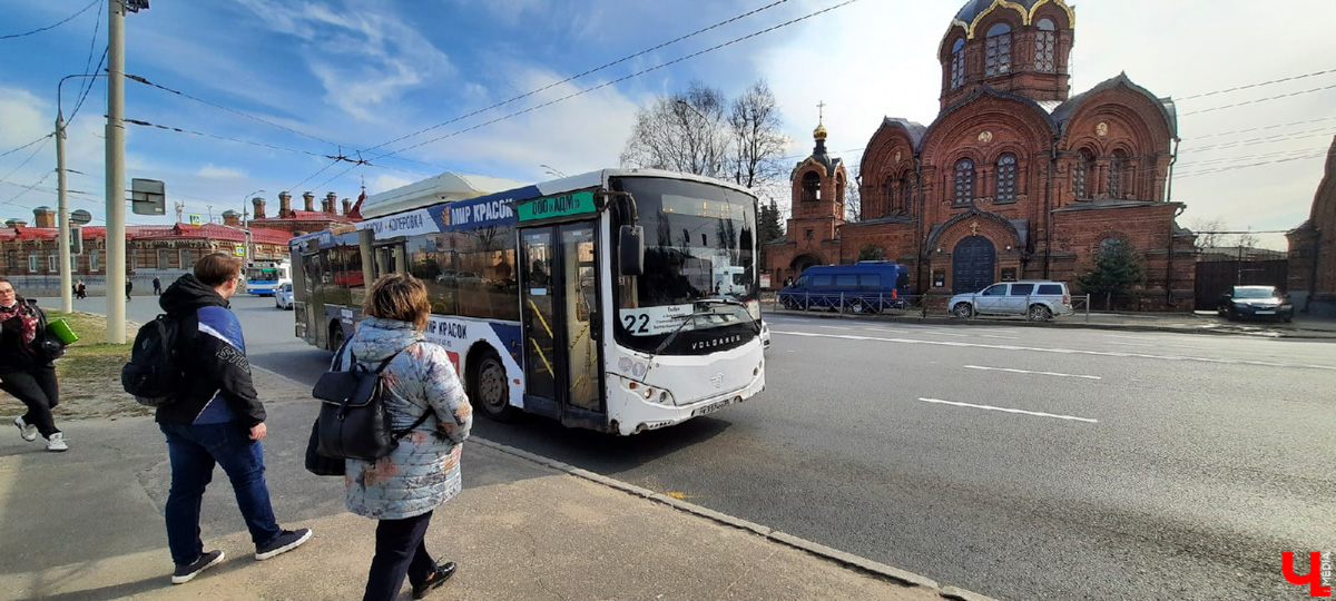 Утро понедельника могло быть очень хмурым. АДМ, перевозчик, отвечающий за 15 маршрутов, грозился резко свернуть работу. Но транспорт все же вышел. Мы порадовались, а заодно оценили качество автобусов в нашем городе.