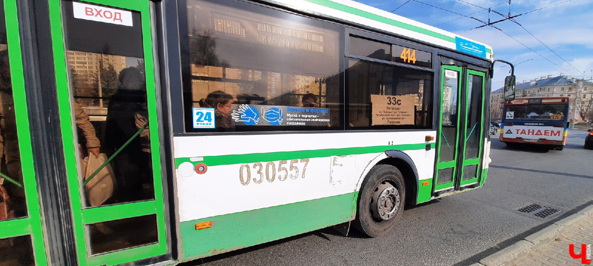 Утро понедельника могло быть очень хмурым. АДМ, перевозчик, отвечающий за 15 маршрутов, грозился резко свернуть работу. Но транспорт все же вышел. Мы порадовались, а заодно оценили качество автобусов в нашем городе.