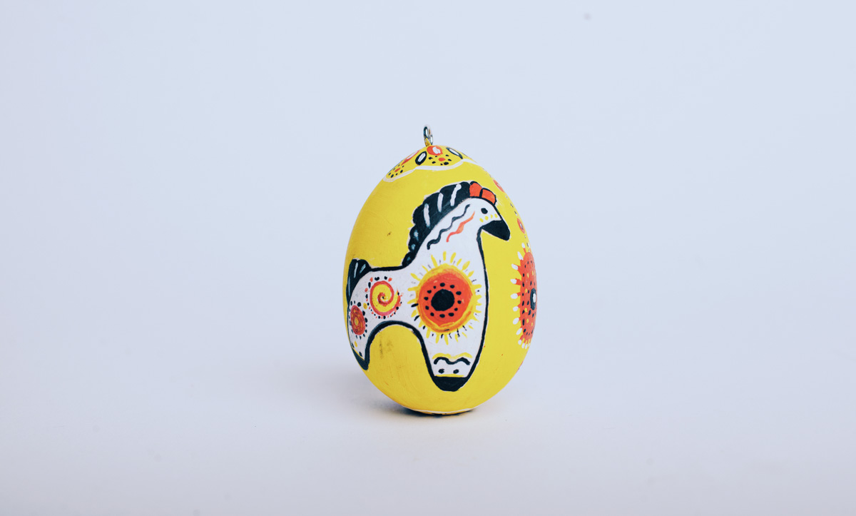 Второй год подряд ребята из региональной федерации баскетбола организуют акцию по украшению Пасхального дерева на фоне Успенского собора. Участие в ней принимают как горожане, так и российские знаменитости.