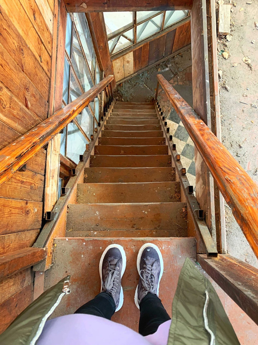 Что делать, если ты получил приглашение на съемку от сталкер-блогера? Конечно, соглашаться! Участница Youtube-шоу на канале «This is Rocket» Ната Доброта о страхах, темноте и путешествии по заброшке.