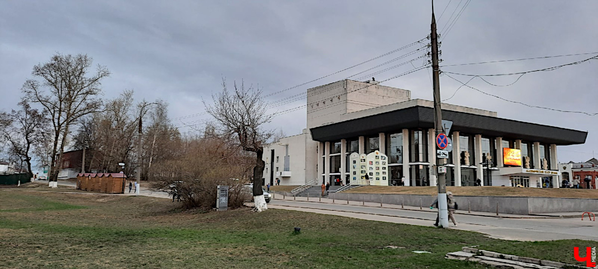 Кронирование, обрезка - полезные для деревьев процедуры. Но только если проводятся они верно. Во Владимире же зеленые насаждения год от года лишь уродуются.