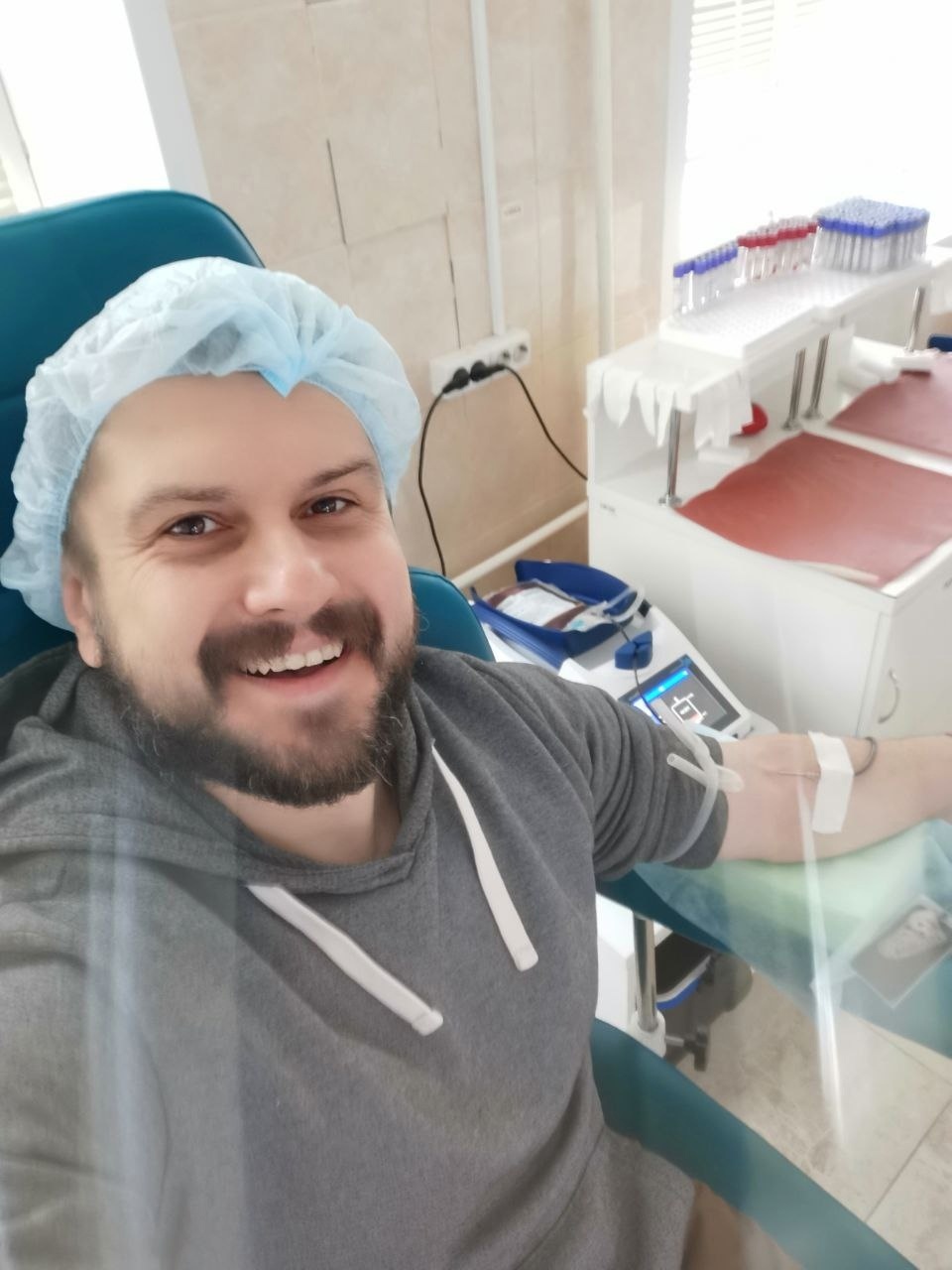 В Национальный день донора владимирцы рассказали о своем опытом сдачи крови, ощущениях перед процедурой и после, и, конечно, о том, каково это, когда твоя кровь спасает чью-то жизнь.