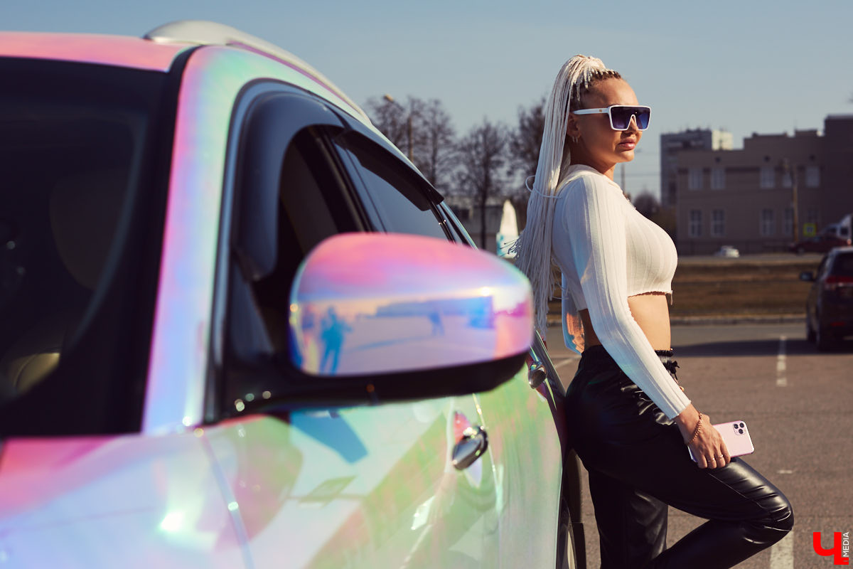 Татьяна Зубрик придумала для своей новой Infiniti FX35 удивительно яркий дизайн. О смелом тюнинге дорогого сердцу авто она рассказала нашему изданию.