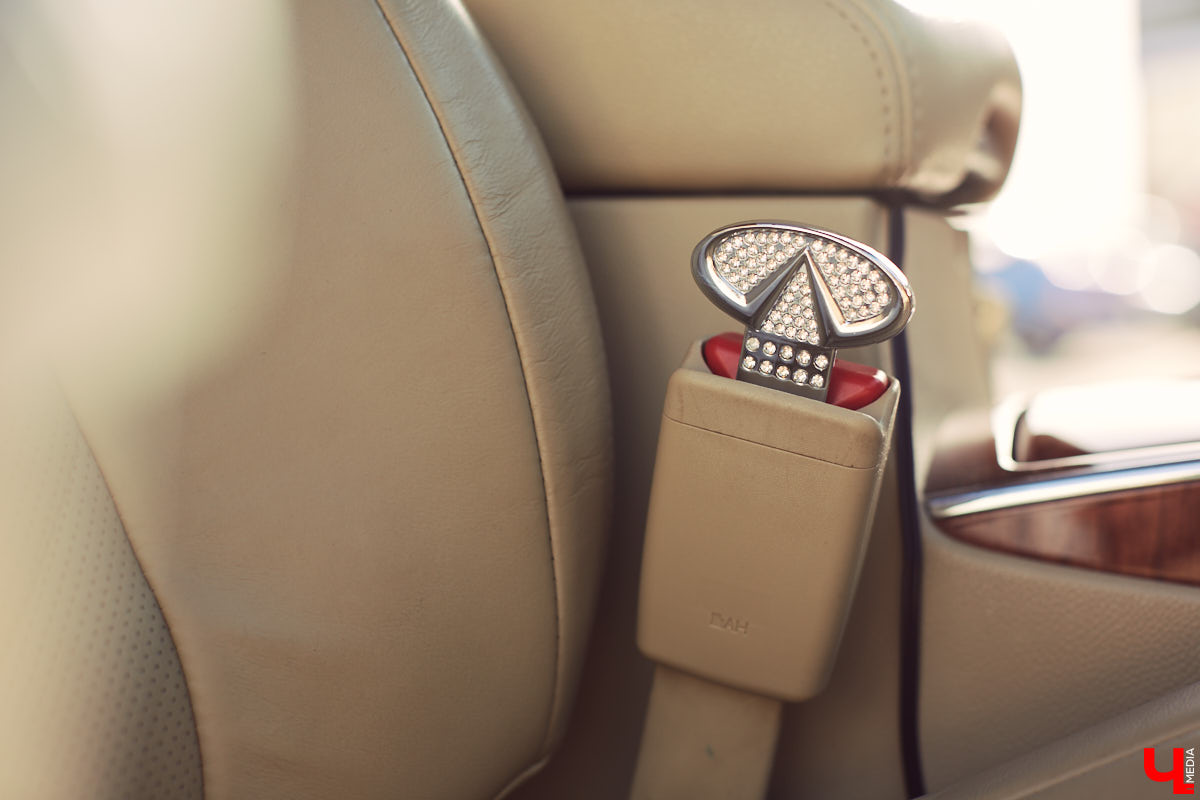 Татьяна Зубрик придумала для своей новой Infiniti FX35 удивительно яркий дизайн. О смелом тюнинге дорогого сердцу авто она рассказала нашему изданию.