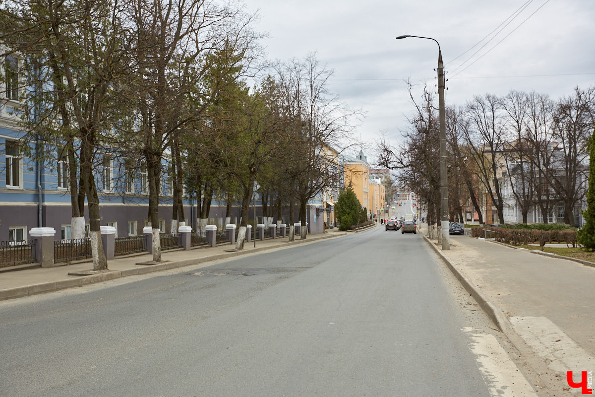 Вместе с экскурсоводом Владимиром Новиковым прошлись по нынешним улицам Дзержинского и Федосеева: нашли дом Лебедева-Полянского, определили самое старое дореволюционное здание и поискали привидений конспиративной квартиры на некогда Большой и Малой Мещанской.