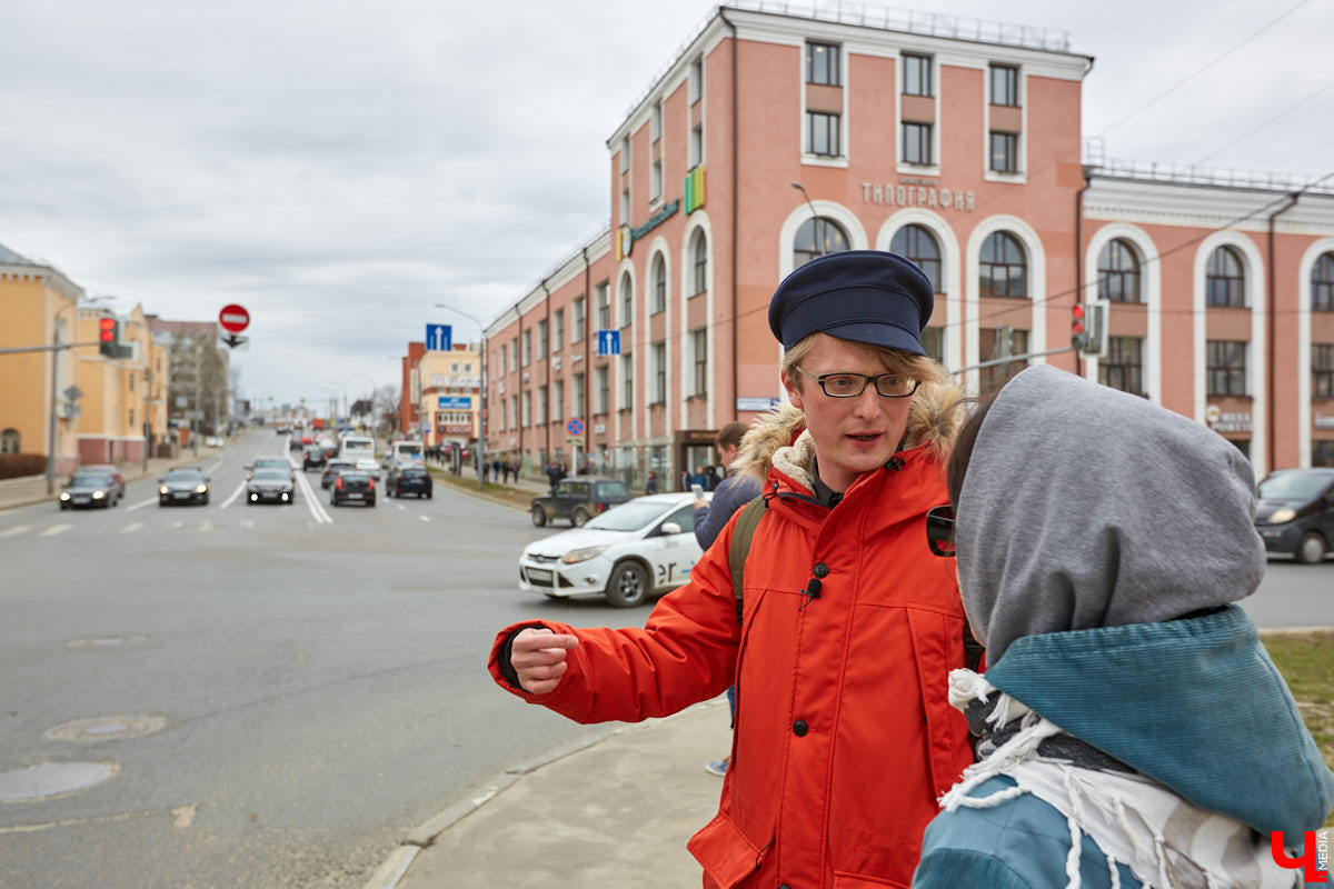 Вместе с экскурсоводом Владимиром Новиковым прошлись по нынешним улицам Дзержинского и Федосеева: нашли дом Лебедева-Полянского, определили самое старое дореволюционное здание и поискали привидений конспиративной квартиры на некогда Большой и Малой Мещанской.