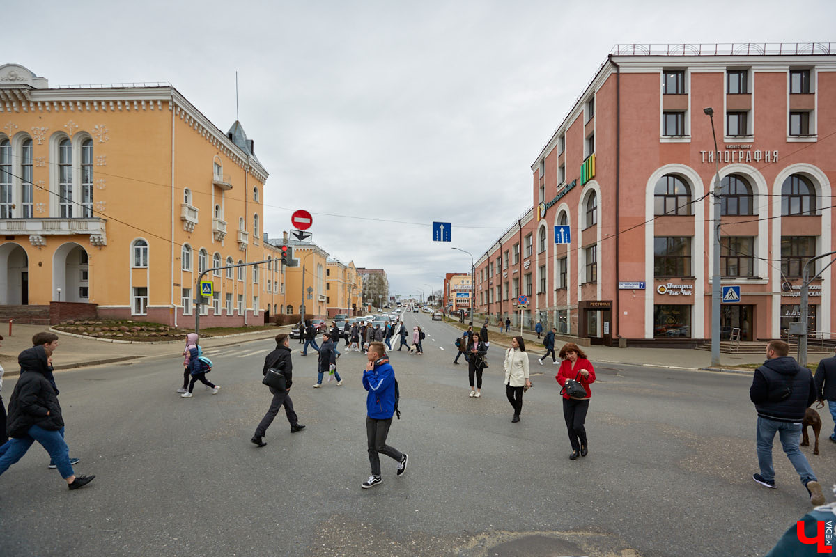 Вместе с экскурсоводом Владимиром Новиковым прошлись по нынешним улицам Дзержинского и Федосеева: нашли дом Лебедева-Полянского, определили самое старое дореволюционное здание и поискали привидений конспиративной квартиры на некогда Большой и Малой Мещанской.