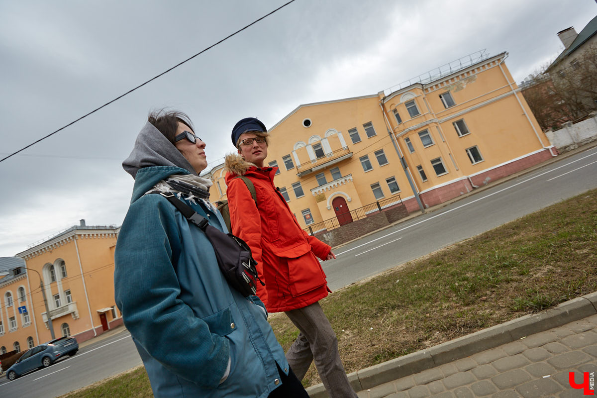 Вместе с экскурсоводом Владимиром Новиковым прошлись по нынешним улицам Дзержинского и Федосеева: нашли дом Лебедева-Полянского, определили самое старое дореволюционное здание и поискали привидений конспиративной квартиры на некогда Большой и Малой Мещанской.