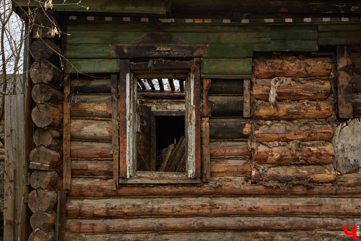 Вместе с экскурсоводом Владимиром Новиковым прошлись по нынешним улицам Дзержинского и Федосеева: нашли дом Лебедева-Полянского, определили самое старое дореволюционное здание и поискали привидений конспиративной квартиры на некогда Большой и Малой Мещанской.